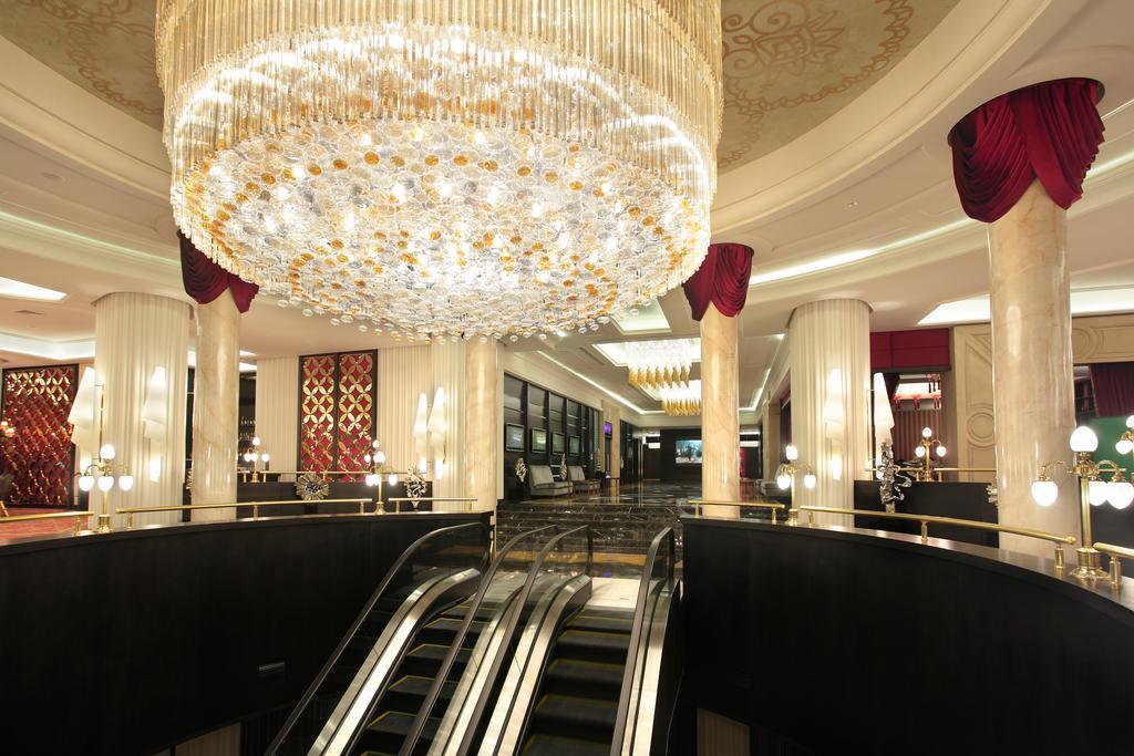 Royal Plaza Hotel And Casino カプチャゲイ エクステリア 写真