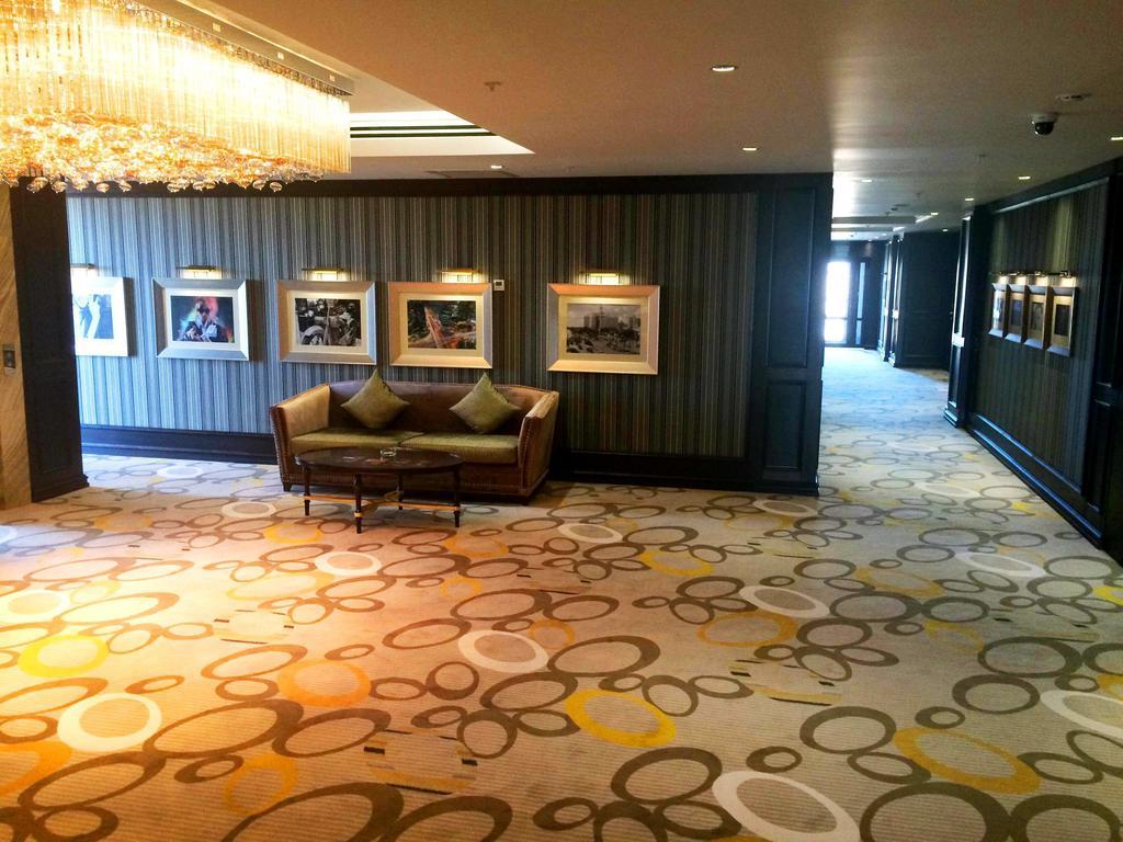 Royal Plaza Hotel And Casino カプチャゲイ エクステリア 写真